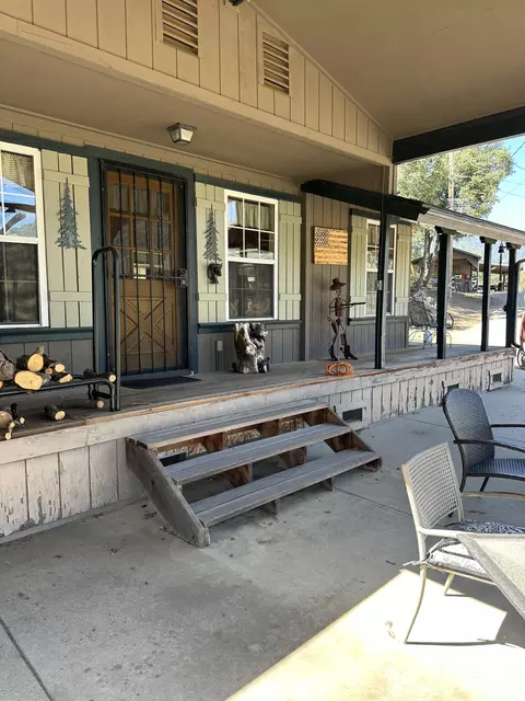 51083 Whitaker Forest Rd, Badger, CA 93603