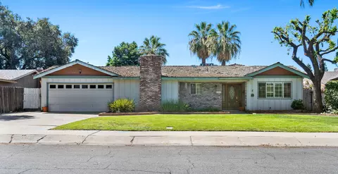 1039 W Harter Ave, Visalia, CA 93277