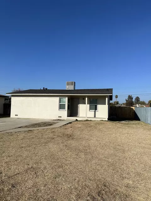 806 E Florinda St, Hanford, CA 93230