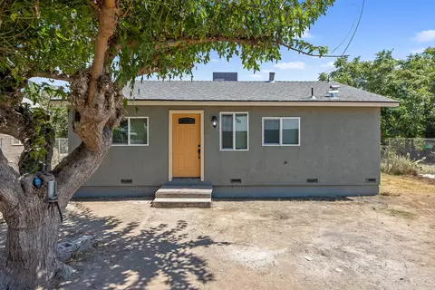 302 S Rose Ave, Farmersville, CA 93223
