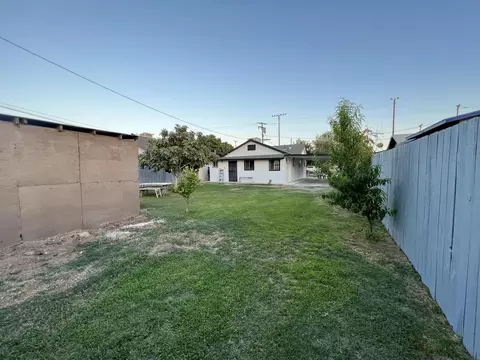 596 E Center Ave, Earlimart, CA 93219 photo 7
