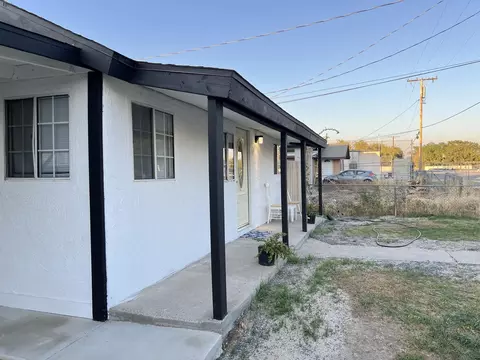596 E Center Ave, Earlimart, CA 93219 photo 2