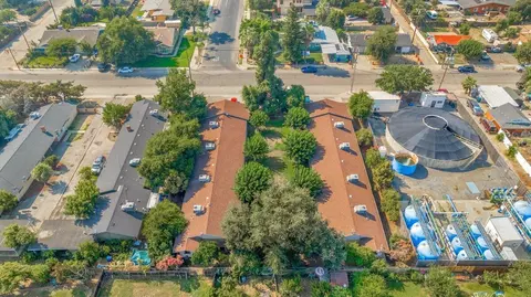 769 E Honolulu St, Lindsay, CA 93247 photo 2
