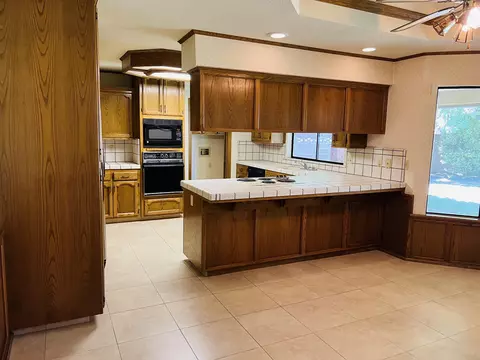 112 E Dorothea Ct, Visalia, CA 93277 photo 9