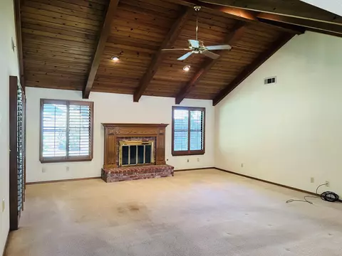112 E Dorothea Ct, Visalia, CA 93277 photo 5