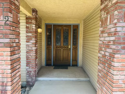 112 E Dorothea Ct, Visalia, CA 93277 photo 3