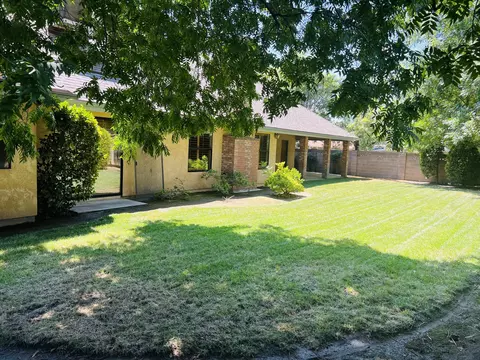 112 E Dorothea Ct, Visalia, CA 93277 photo 23