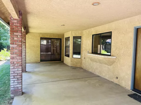 112 E Dorothea Ct, Visalia, CA 93277 photo 20