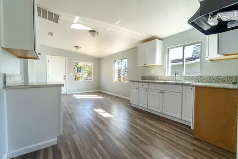 2211 Berkeley St, Bakersfield, CA 93305 photo 7