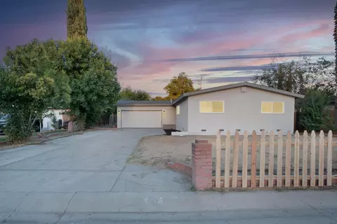 1710 S Giddings St, Visalia, CA 93277