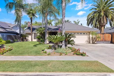 924 N Kent St, Visalia, CA 93291