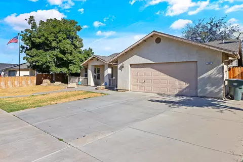 1382 Stinson Dr, Lemoore, CA 93245 photo 2