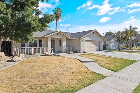 1382 Stinson Dr, Lemoore, CA 93245 photo 3