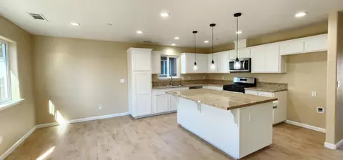 434 N E St, Exeter, CA 93221 photo 3
