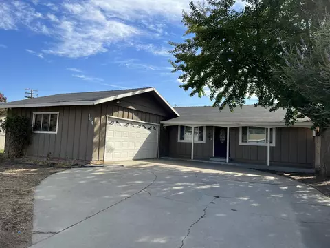144 S Crumal St, Visalia, CA 93292