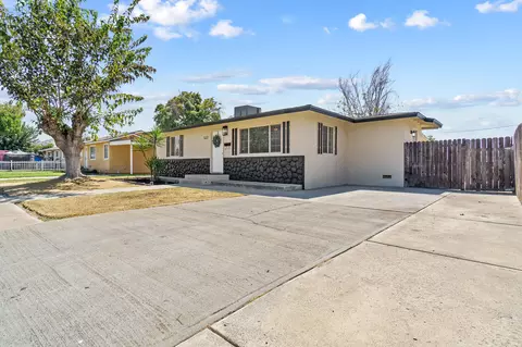 527 Porter St, Hanford, CA 93230 photo 3