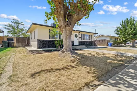 527 Porter St, Hanford, CA 93230 photo 2