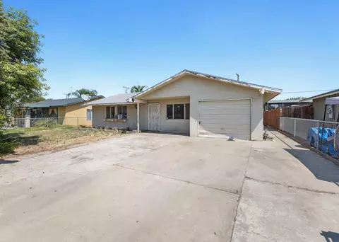 912 Sycamore Ave, Lindsay, CA 93247