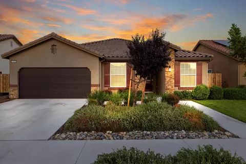 836 S Crumal St, Visalia, CA 93292