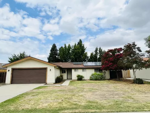 1018 W Mary Ave, Visalia, CA 93277