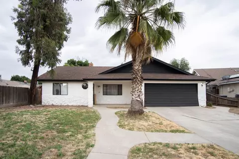 651 Piccadilly Ln, Porterville, CA 93257