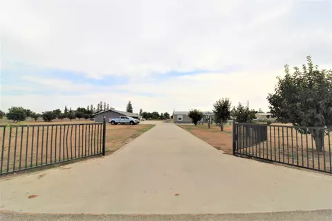 817 W Marinette Ave, Exeter, CA 93221