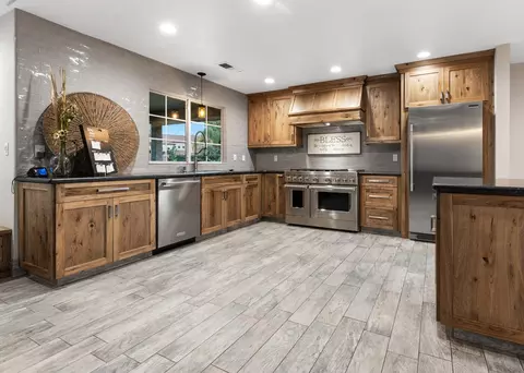 685 E Chevy Chase Dr, Tulare, CA 93274 photo 11