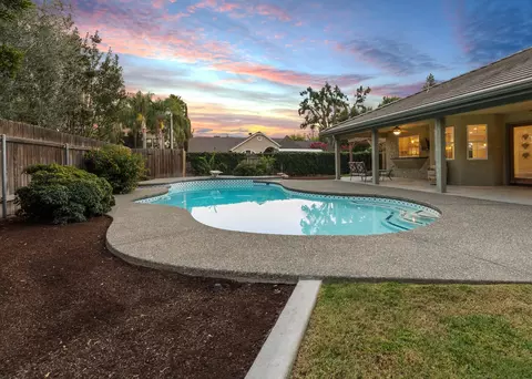685 E Chevy Chase Dr, Tulare, CA 93274 photo 41