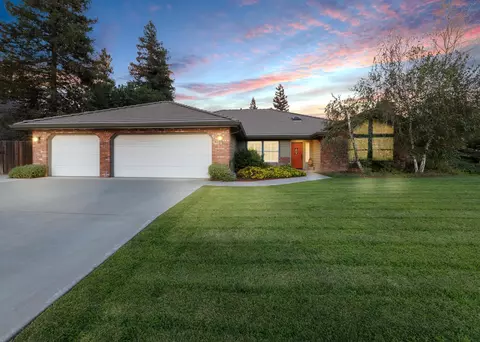 685 E Chevy Chase Dr, Tulare, CA 93274