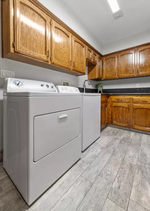 685 E Chevy Chase Dr, Tulare, CA 93274 photo 35