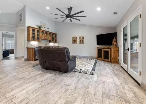 685 E Chevy Chase Dr, Tulare, CA 93274 photo 20
