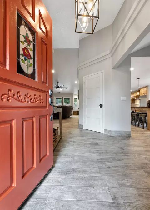 685 E Chevy Chase Dr, Tulare, CA 93274 photo 7