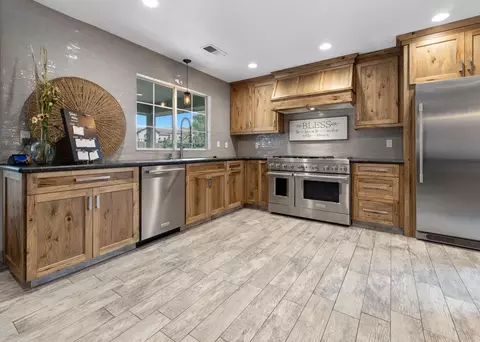 685 E Chevy Chase Dr, Tulare, CA 93274 photo 14
