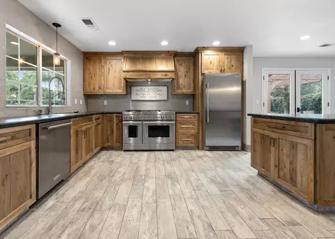 685 E Chevy Chase Dr, Tulare, CA 93274 photo 15