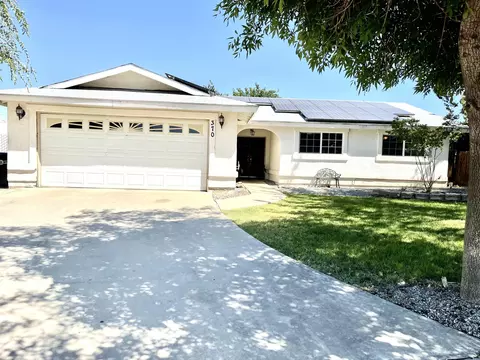 370 Park Pl, Porterville, CA 93257