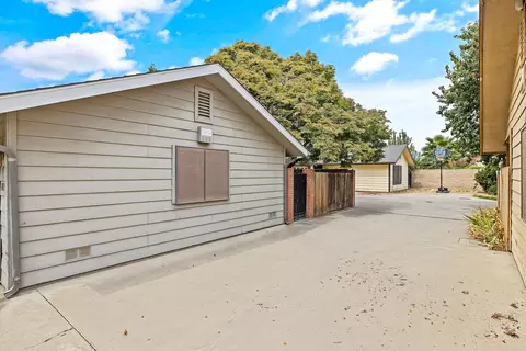 1832 E Cross Ave, Tulare, CA 93274 photo 5