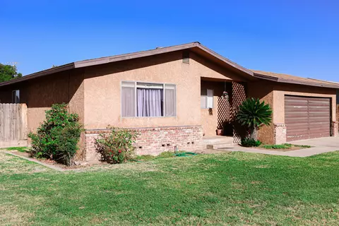 699 S Laspina St, Tulare, CA 93274