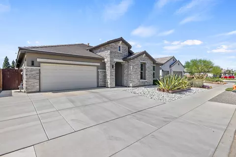 3243 S Kennedy St, Visalia, CA 93292