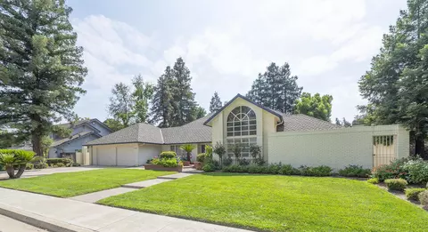 4015 W Woodside Ct, Visalia, CA 93291