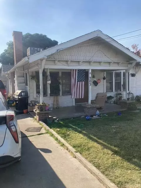 203 N Hall St, Visalia, CA 93291