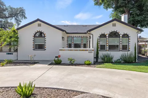 1605 W Burrel Ave, Visalia, CA 93291