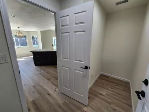 4025 E Cambridge Ave, Visalia, CA 93292 photo 15