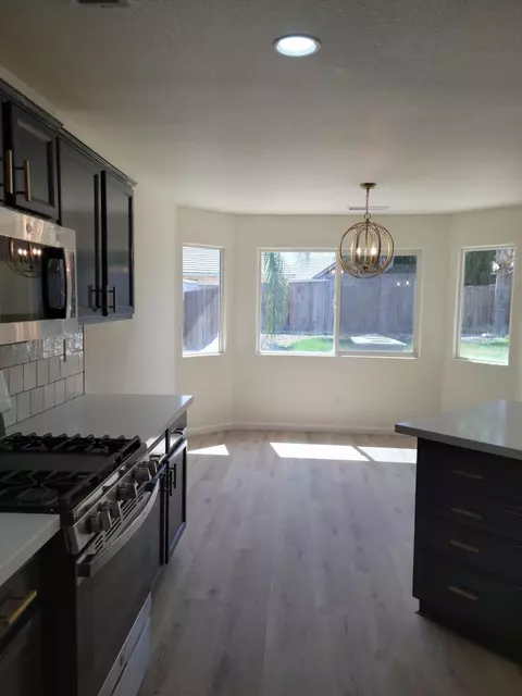 4025 E Cambridge Ave, Visalia, CA 93292 photo 4