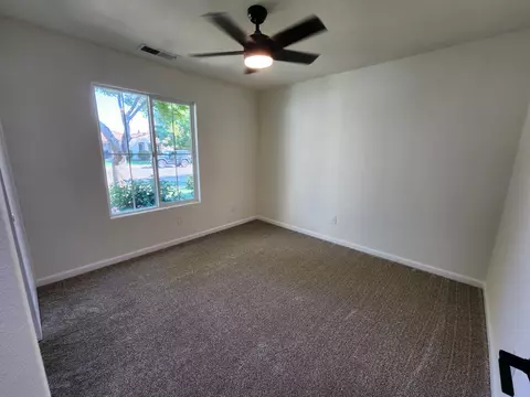 4025 E Cambridge Ave, Visalia, CA 93292 photo 13