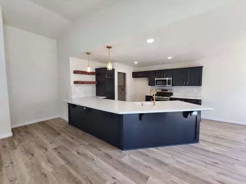 4025 E Cambridge Ave, Visalia, CA 93292 photo 6