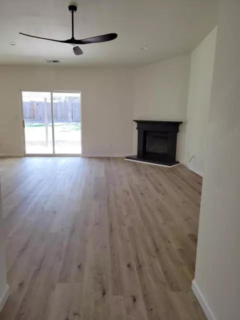 4025 E Cambridge Ave, Visalia, CA 93292 photo 9