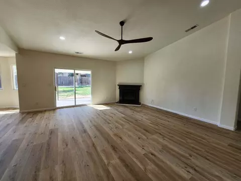 4025 E Cambridge Ave, Visalia, CA 93292 photo 7