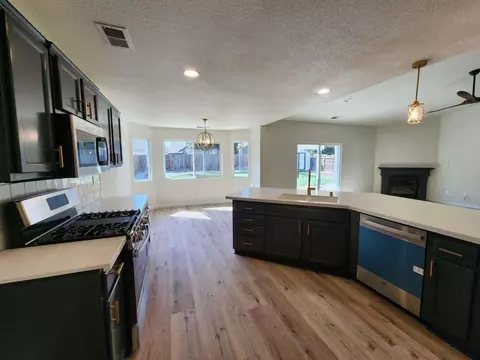 4025 E Cambridge Ave, Visalia, CA 93292 photo 8