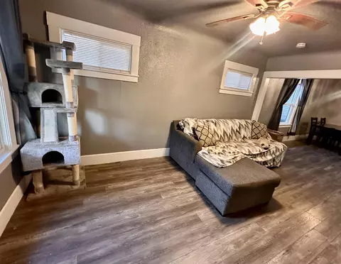 521 E Tulare Ave, Visalia, CA 93292 photo 3