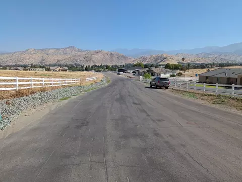 16719 Deer Creek Dr, Springville, CA 93265
